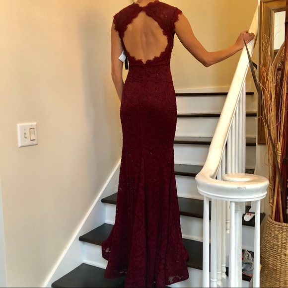 Betsy & Adam Dresses & Skirts - Burgundy open back gown